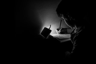 Proč by chodil spát, když si může kreslit?