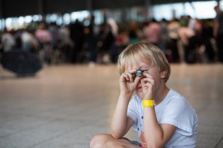 Kukátko od paní sousedky je do našich dveří příliš malé, ale využití přesto najde