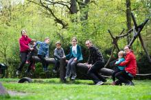 Přimět všech osm účastníků velké houpací akce, aby se najednou podívali do foťáku, se ukázalo být úkolem nad Tomovy síly