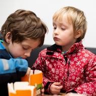 Brácho, neujídáš mi těch hranolek náhodou trochu příliš?