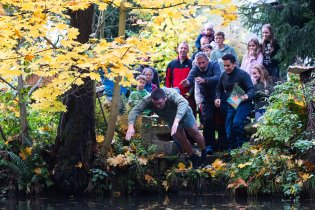 Víkend s oldskauty v Dolní Suché začíná oslavou - Rejsek dostal dárek k svátku vskutku tradiční - jízdenku na parník