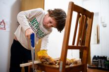 Ráďa se vrhl do práce se dřevem