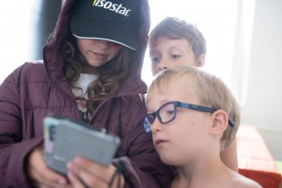 Přijedeme do Prahy, a tam nás čeká tajemná postava s ještě taJemnějším úkolem