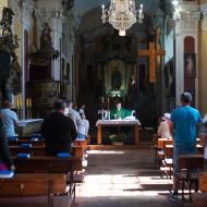 To takhle přijdete do kostela v Radnicích a potkáte tam komínského farníka... jako doma :)