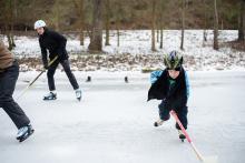 Ráďa hraje hokej se zápalem sobě vlastním