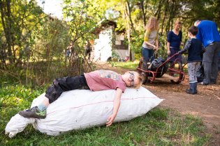 Tolik práce jednoho vyčerpá