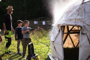 Čištění jurty vapkou - existuje snad něco dobrodružnějšího?