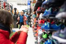 A ještě se, Viki, v těch kopačkách pořádně proběhni...