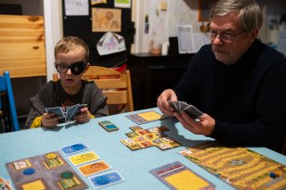 Partička Alhambry s dědou