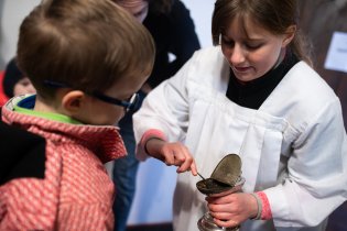 Pokud vydržíš u ministrování, můžeš časem taky pracovat s kadidlem, Vikoušku