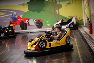 Ráďa s řízením nejprve trochu bojoval, ale po chvíli zjistil, jak na to