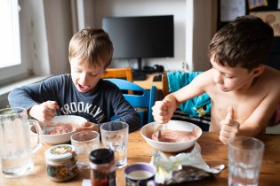 Tak schválně, kdo dokáže zamíchat kašičku důkladněji