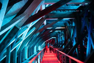 Vzali jsme Hanku do krovů