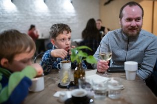 Zasloužená odměna u teplého pitíčka