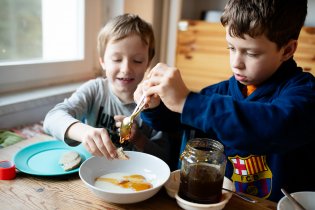 Ráďo, nedáváš si toho medu nějak moc?