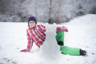 Nasněžilo! A Verunka si postavila pejska