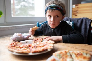 K obědu máme pizzu, ale pssst!