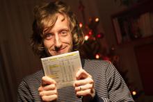 Vypadá, že ho to cédéčko fakt potěšilo